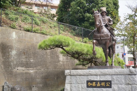 松山城初代城主加藤義明公の銅像
