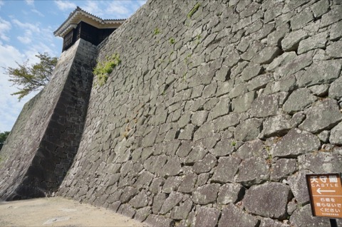 全国的にも珍しい、松山城の登り石垣